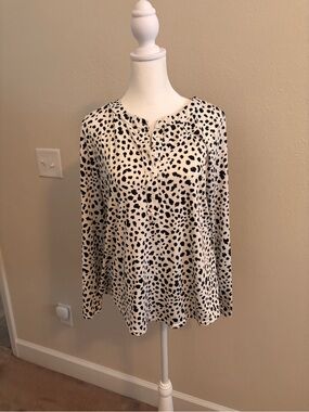 Women's Black & White Spot Henley Tunic Top